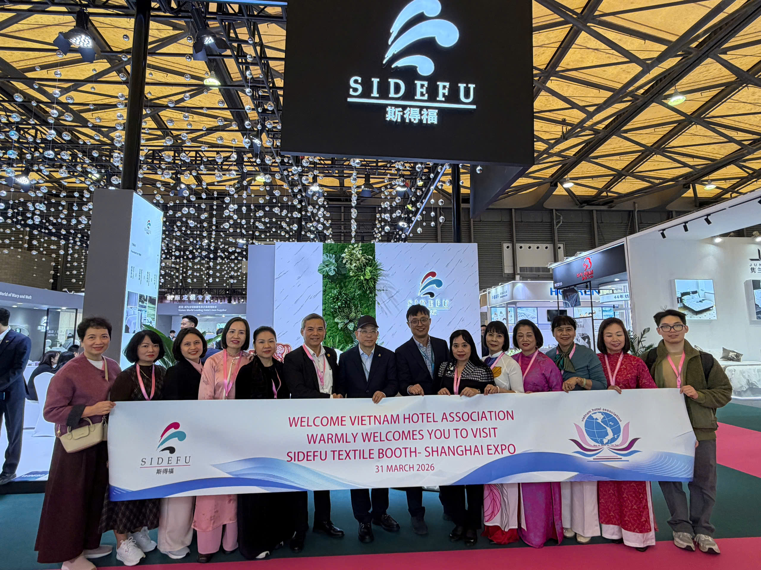 ĐOÀN ĐẠI BIỂU LIÊN CHI HỘI KHÁCH SẠN VIỆT NAM THAM DỰ HAI TRIỂN LÃM HÀNG ĐẦU TẠI THƯỢNG HẢI, THÚC ĐẨY KẾT NỐI VÀ CẬP NHẬT XU HƯỚNG NGÀNH KHÁCH SẠN